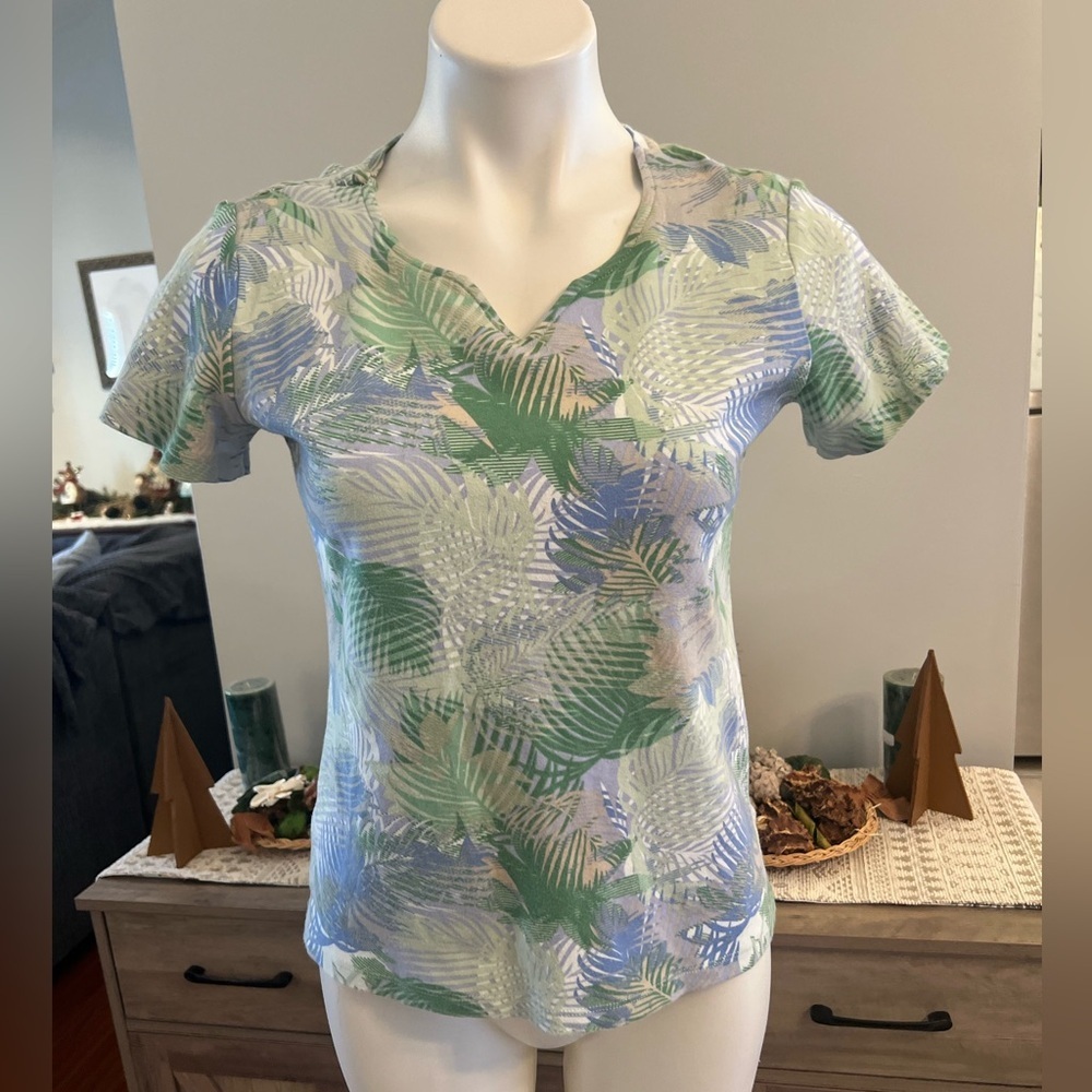 Rebecca Malone great condition tropical design tshirt